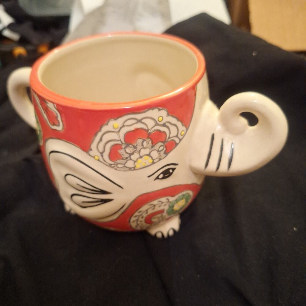ROYAL BRAND RED 3D ELEPHANT CERAMIC MUG USED